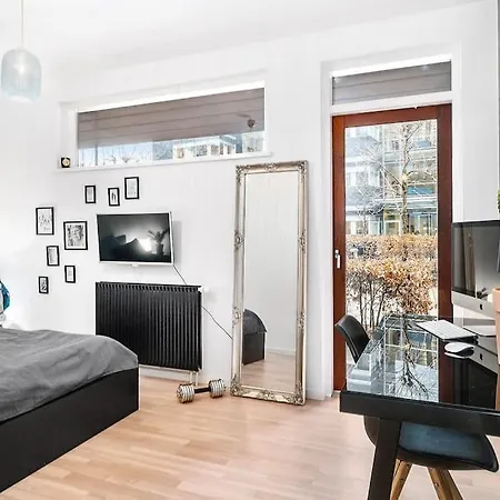 아파트 Luxury In Center With Canal View!