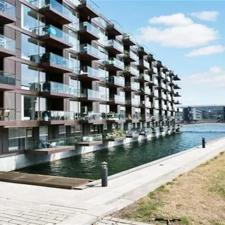 Luxury In Center With Canal View!
