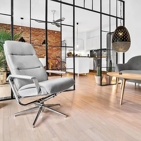 Luxury In Center With Canal View!